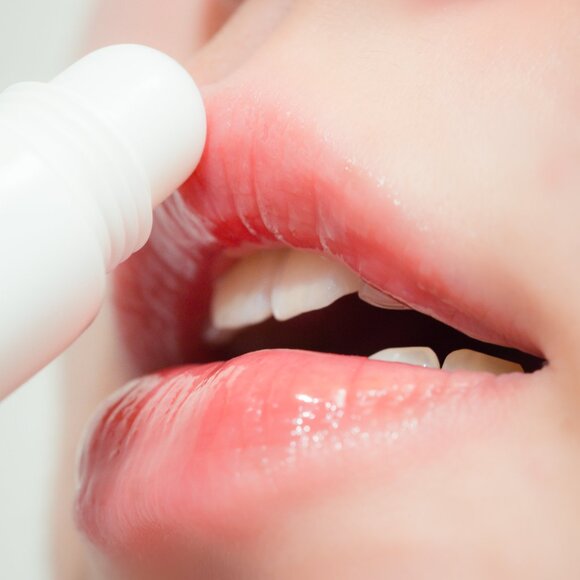 3 Pack Lip Balm - Ultra Hydrating Vanilla Caramel Balm SPF15 10g. - Picture 2 of 8